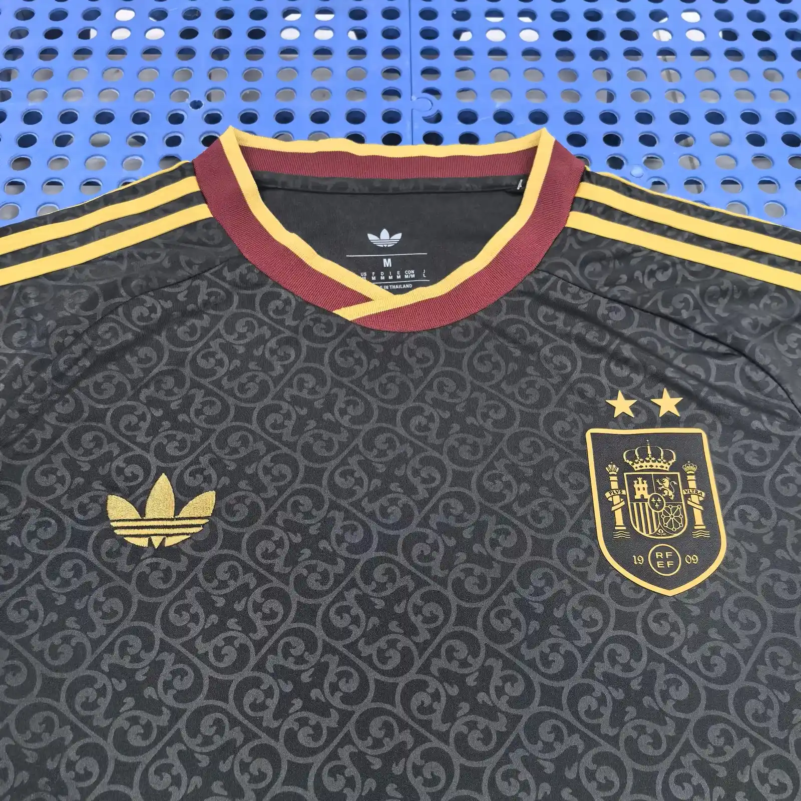 Spain 2026 2-Star Black Jersey - Fan Version - Image 2