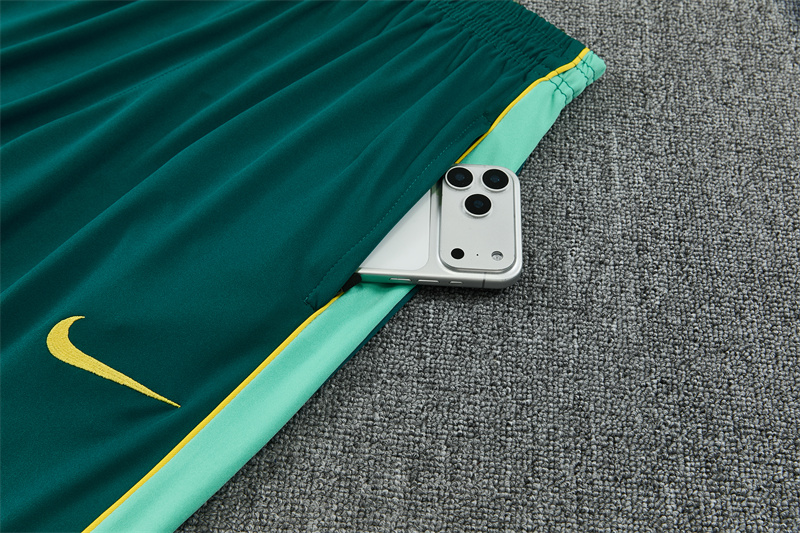 Brazil 26/27 Half-zip Dark Green Training Kit - Image 5